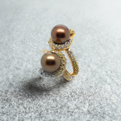 3.95 Karat Fancy Pırlanta ve İnci Detaylı 18K Yüzük