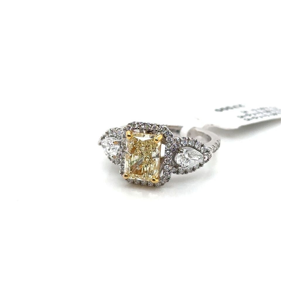 2.00 Karat Fancy Sarı Pırlanta Yüzük