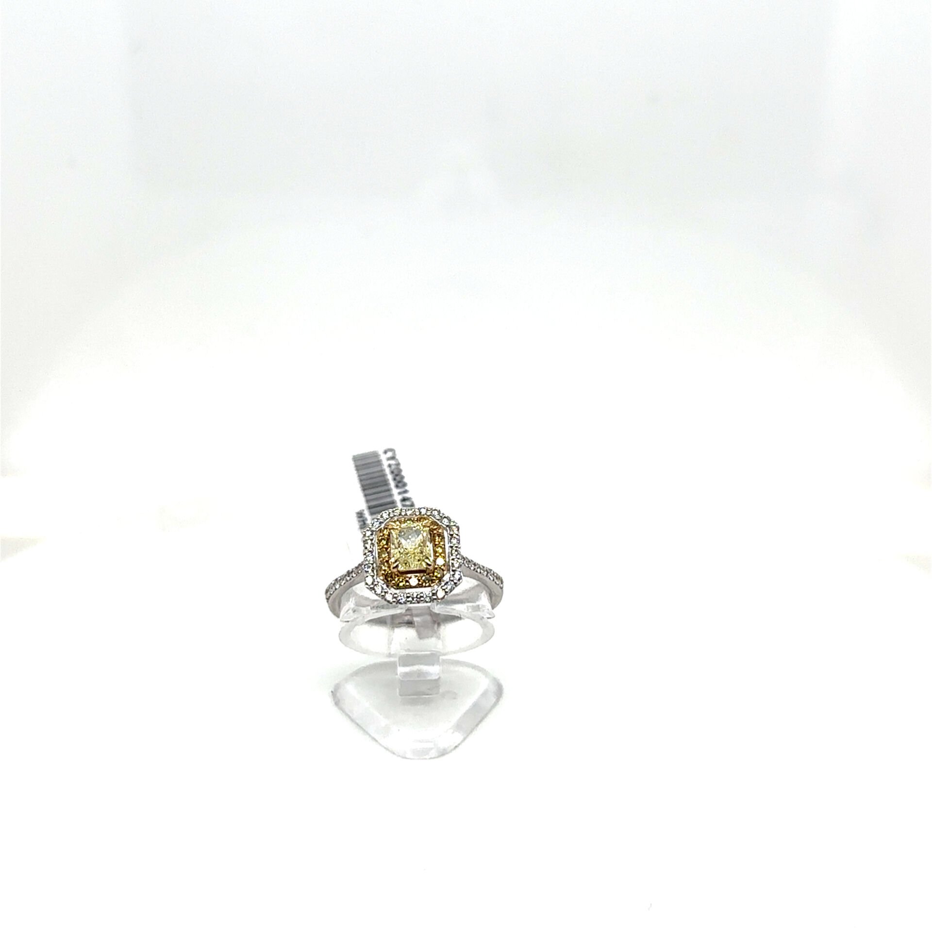 0.66 Karat Fancy 0.16 Karat Sarı Saphirre 0.26 Karat Pırlanta Ayar Beyaz Altın Yüzük