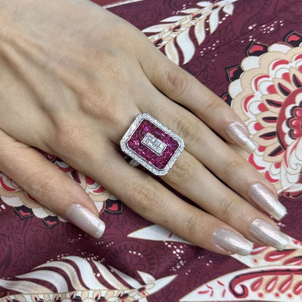 0.68 Karat Pırlanta 0.37 Karat Pırlanta 3.78 Karat Ruby Yüzük
