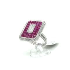 0.68 Karat Pırlanta 0.37 Karat Pırlanta 3.78 Karat Ruby 18 Ayar Beyaz Altın Yüzük