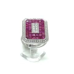 0.68 Karat Pırlanta 0.37 Karat Pırlanta 3.78 Karat Ruby 18 Ayar Beyaz Altın Yüzük