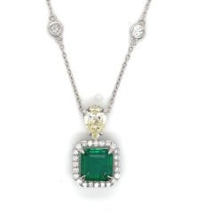 0.72﻿Karat Light Fanc. 0.80 Karat Pırlanta 2.52 Karat Zümrüt 18K Kolye