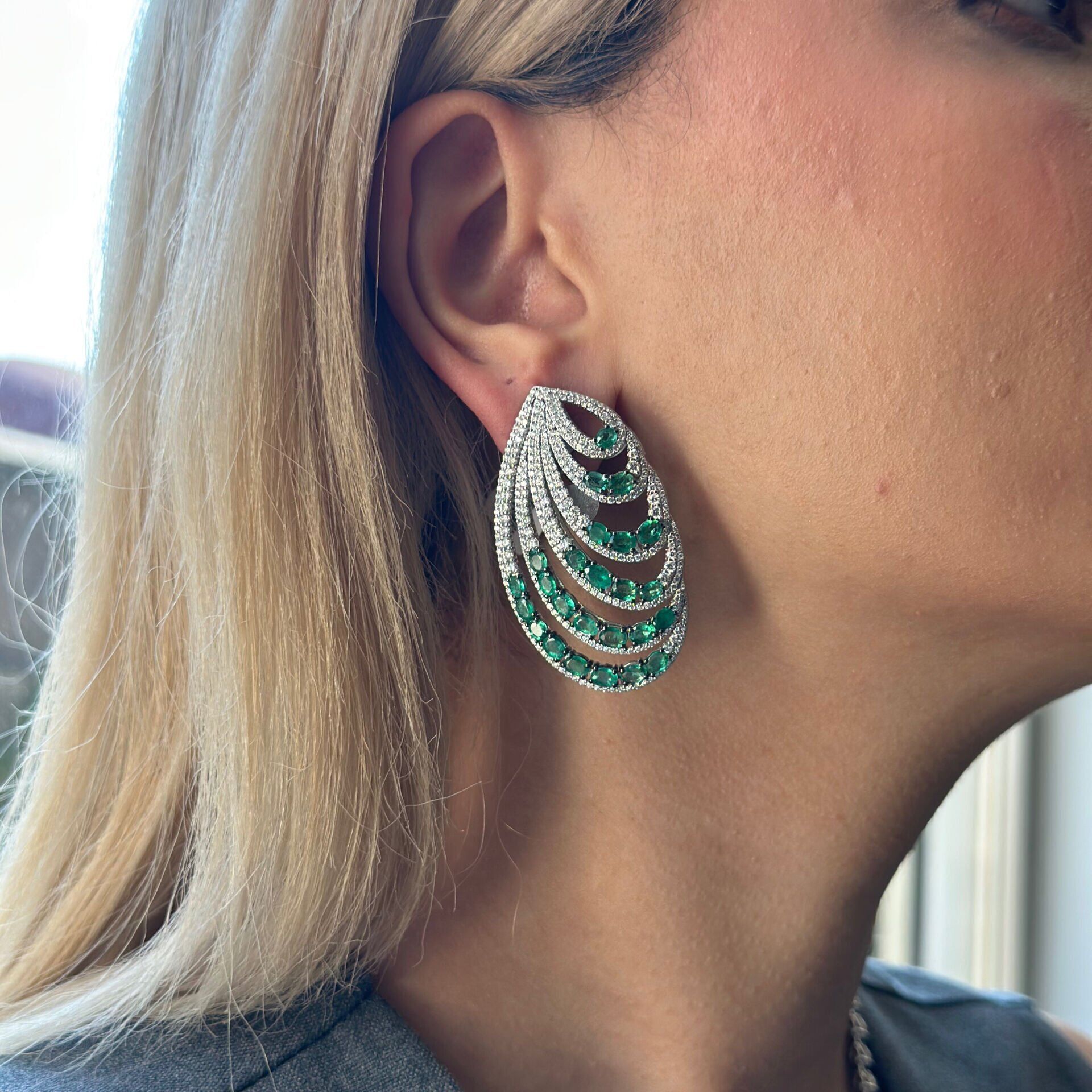 4.17 Karat Pırlanta 7.90 Karat Zümrüt Küpe