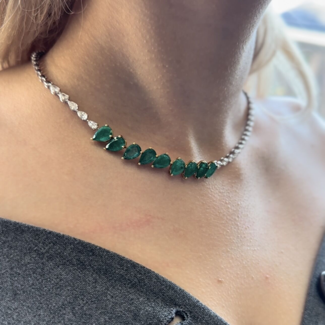 4.48 Karat Pırlanta 10.08 Karat Zümrüt 18K Kolye
