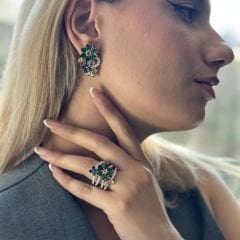 2.70 Karat Pırlanta 1.01 Karat Elmas 5.40 Karat Zümrüt 1.90 Karat Safir 18 Ayar Beyaz Altın Yüzük