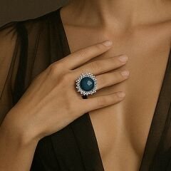 6.80 Karat Blue Topaz 1.20 Karat Pırlanta 18 Ayar Beyaz Altın Yüzük
