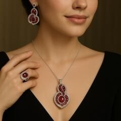 2.50 Karat Pırlanta 6.50 Karat Yakut 18K Beyaz Altın Kolye
