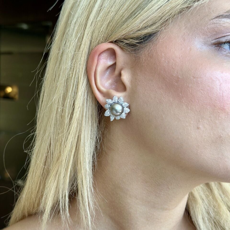 0.50 Karat Pırlanta Gri İncili Küpe
