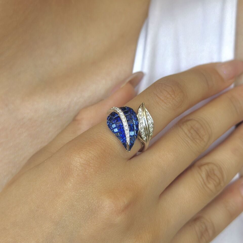 4.10 Karat Sapphire 0.30 Karat Pırlanta Yüzük