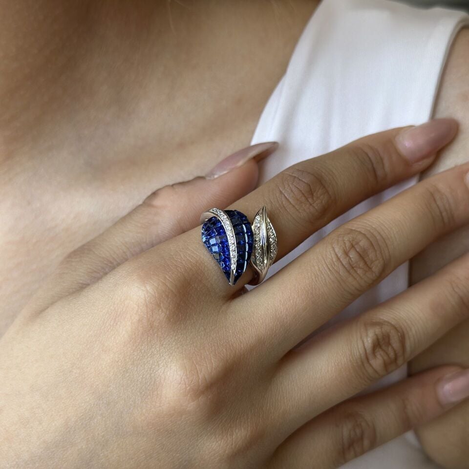 4.10 Karat Sapphire 0.30 Karat Pırlanta Yüzük