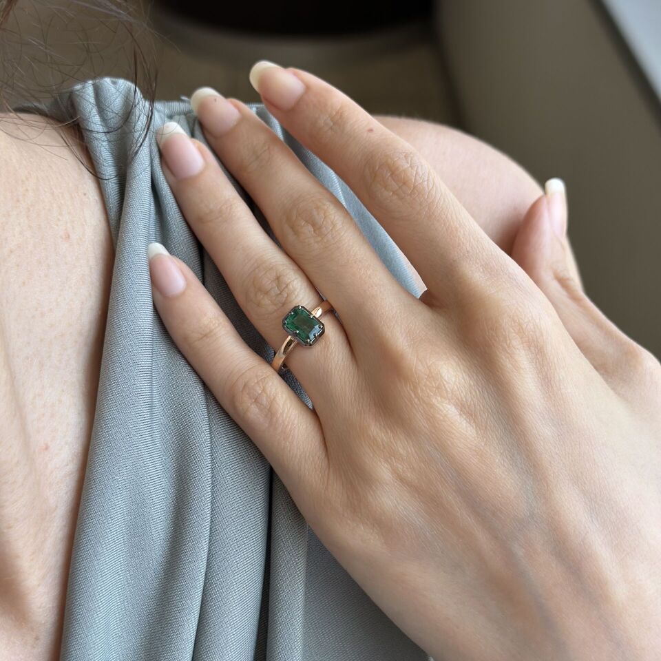 0.76 Karat Zümrüt Yüzük