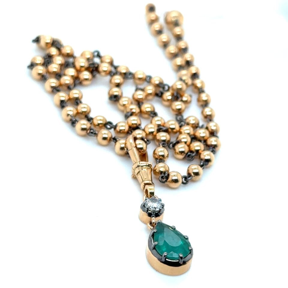 0.28 Karat Pırlanta 2.78 Karat Zümrüt Kolye