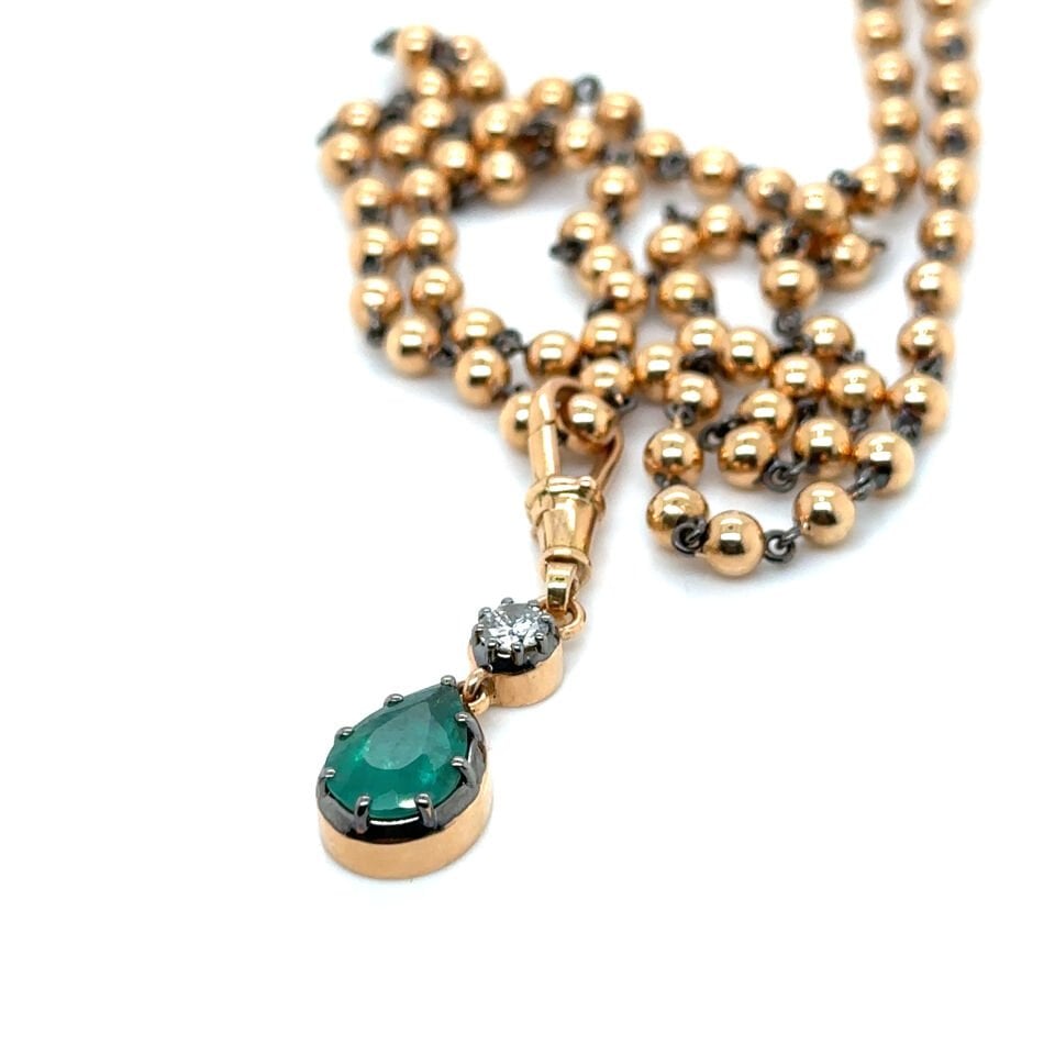 0.28 Karat Pırlanta 2.78 Karat Zümrüt Kolye