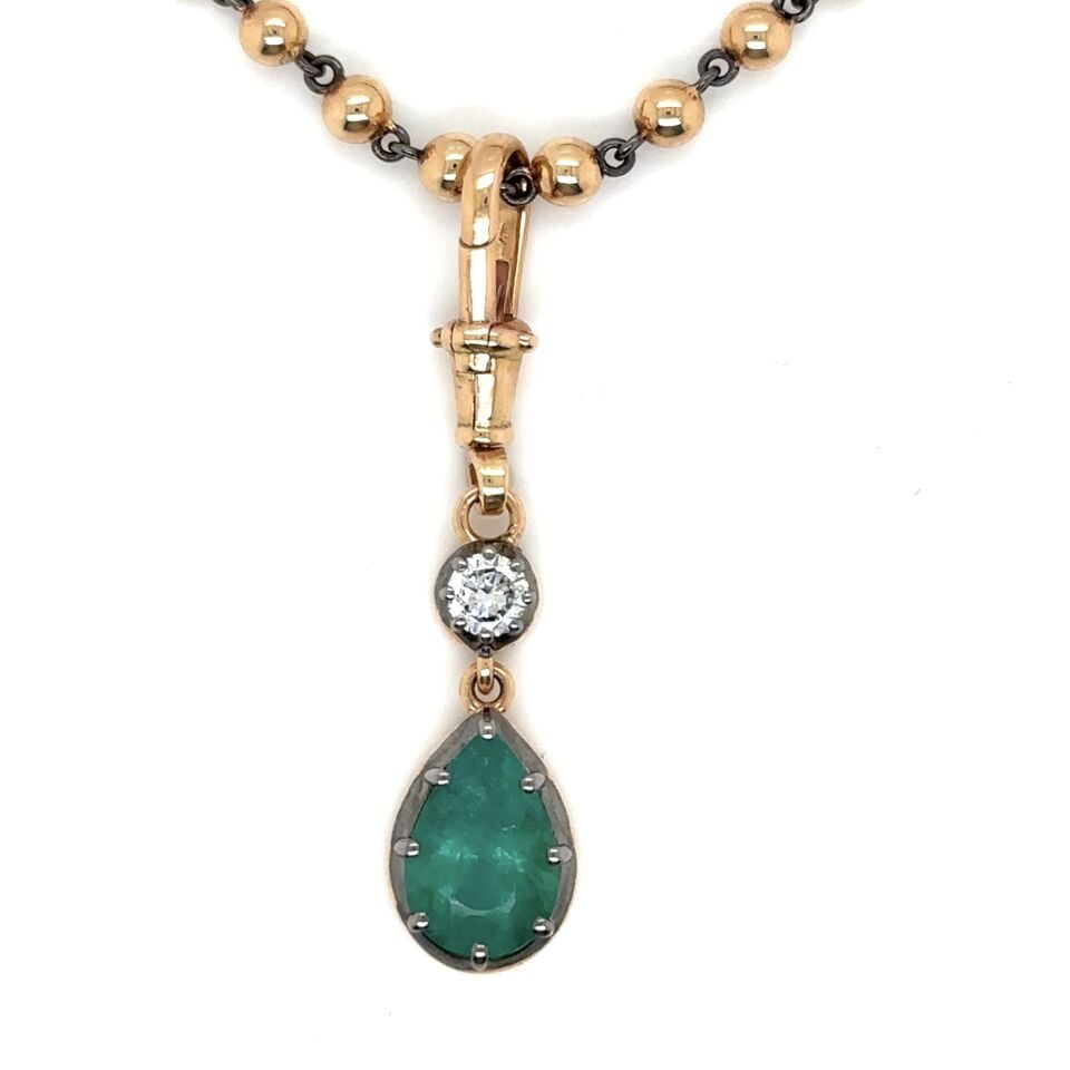 0.28 Karat Pırlanta 2.78 Karat Zümrüt Kolye