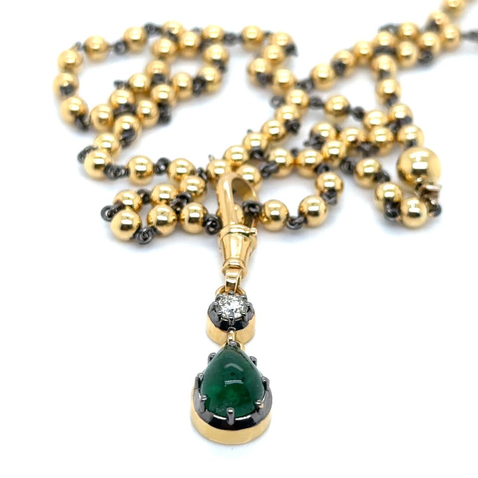 0.36 Karat Pırlanta 3.05 Karat Zümrüt Kolye