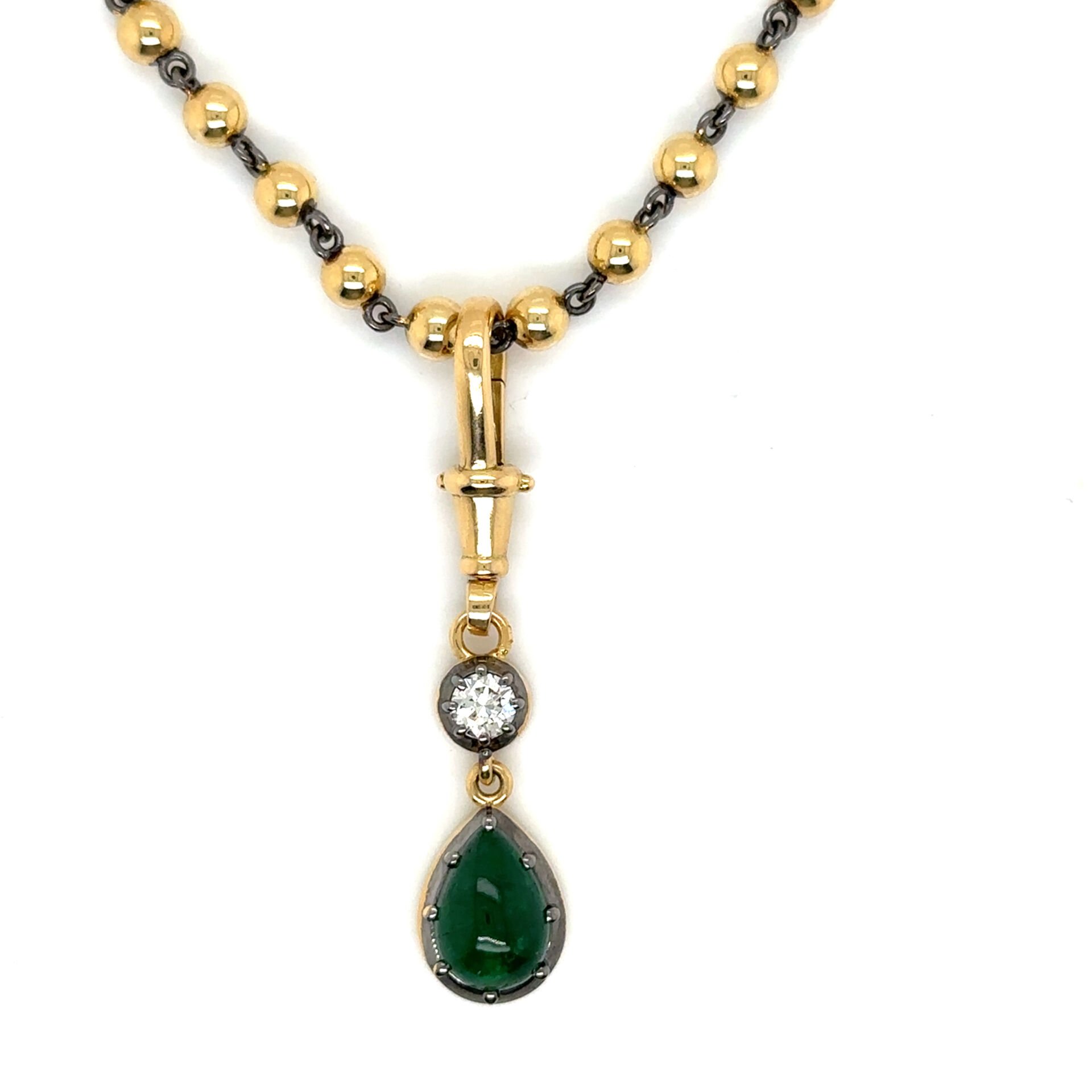 0.36 Karat Pırlanta 3.05 Karat Zümrüt Kolye