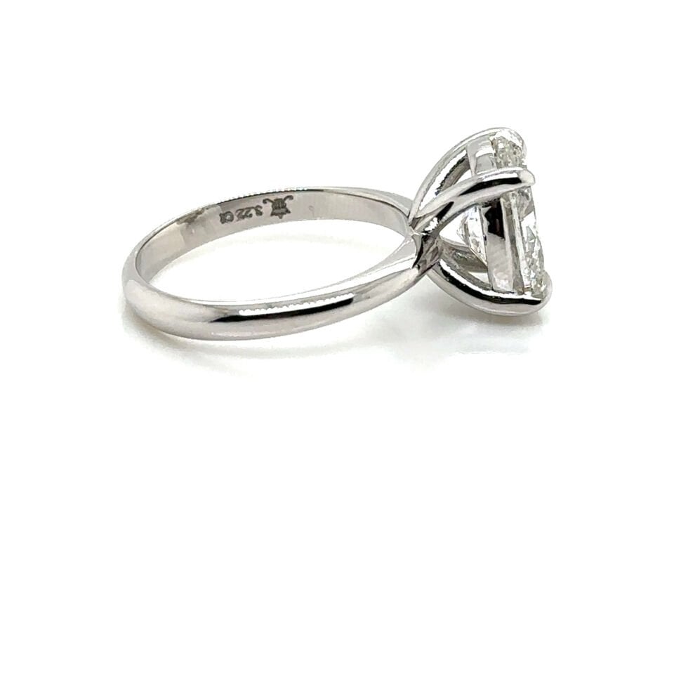 3.20 Karat Pırlanta Oval Tektaş Yüzük